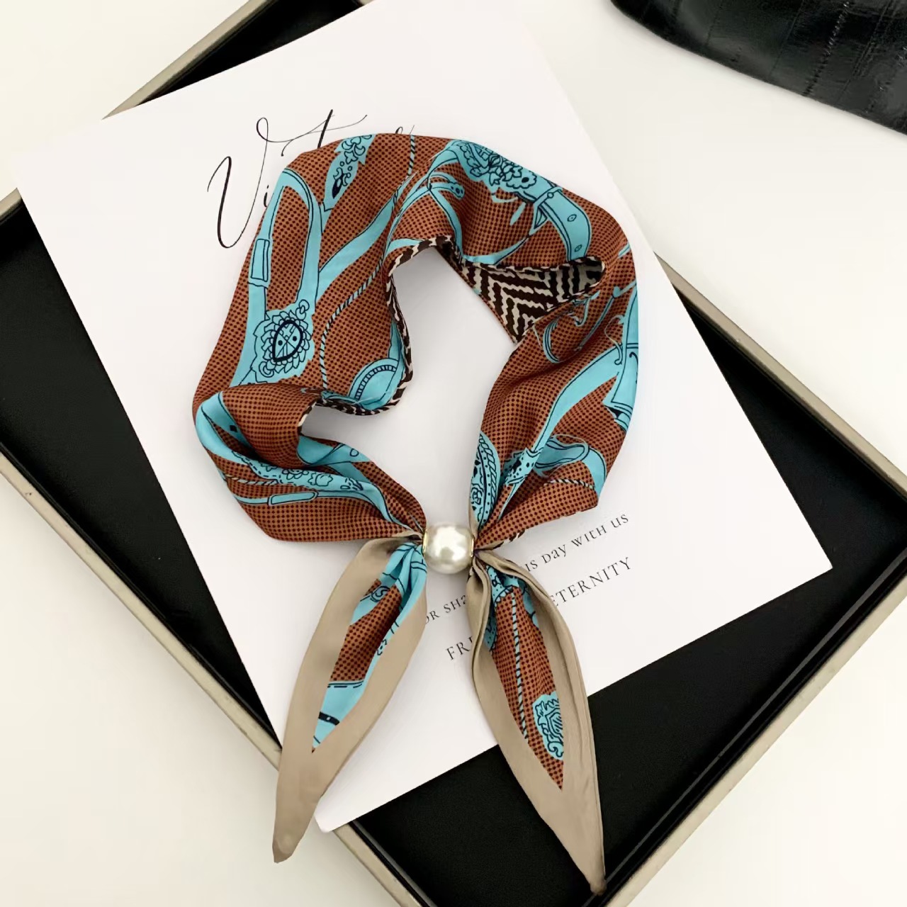Ascot Neck Scarf - Koreanischer Stil Eleganter Perlen-Magnet-Schal für Damen