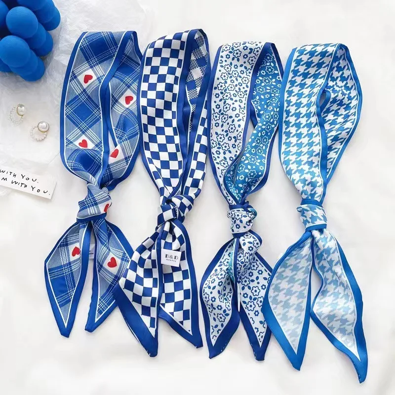 Kleinblauer Seidenschal, neues – Bandana Cotton Bewertung und Preis